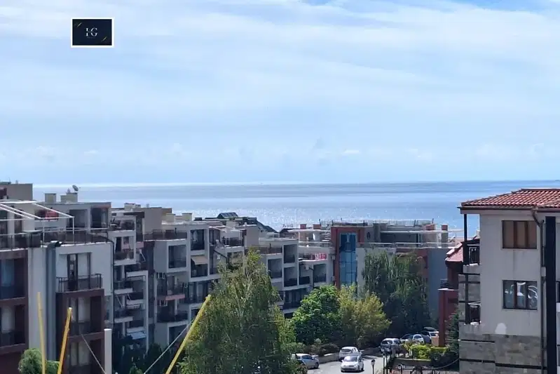 Двустаен апартамент с тераса и морска гледка в Свети Влас