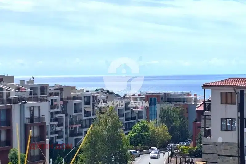 Двустаен апартамент с тераса в Свети Влас, комплекс Радуга 1