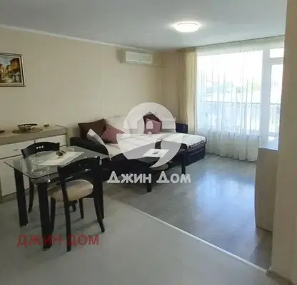 Снимка 2 — Двустаен апартамент в Свети Влас с тераса и охрана