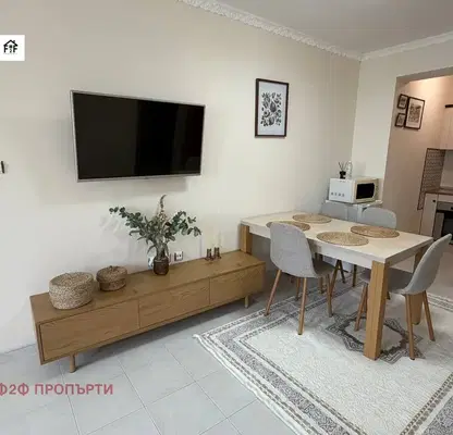 Снимка 2 — Двустаен апартамент в Свети Влас с частична морска гледка
