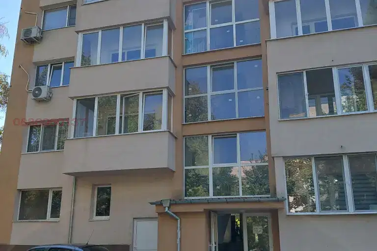 Тристаен апартамент в Ловеч, Троян