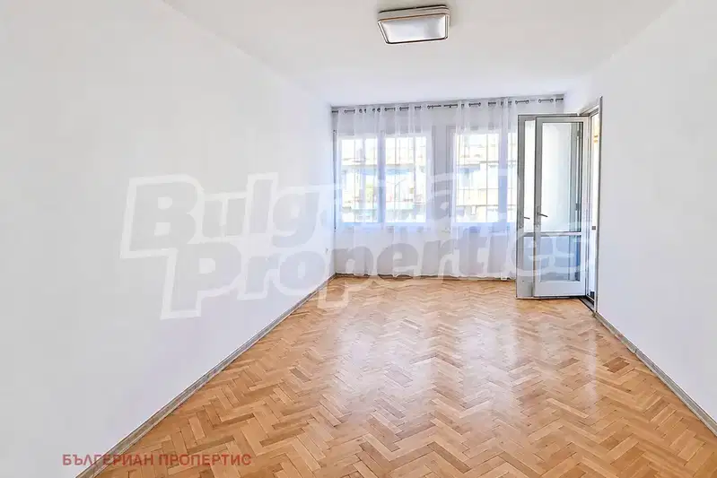 Three-room apartment with terrace in the centre of Tryavna