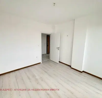 Снимка 3 — Двустаен апартамент в Център, Търговище с тераса и гледка