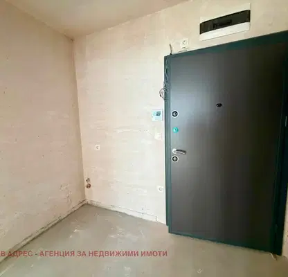 Снимка 4 — Двустаен апартамент с тераса в Център, Търговище