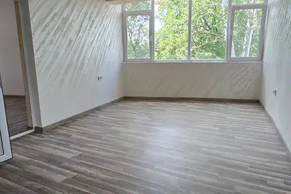 4-bedroom apartment in Tyrgovishte, Centyr