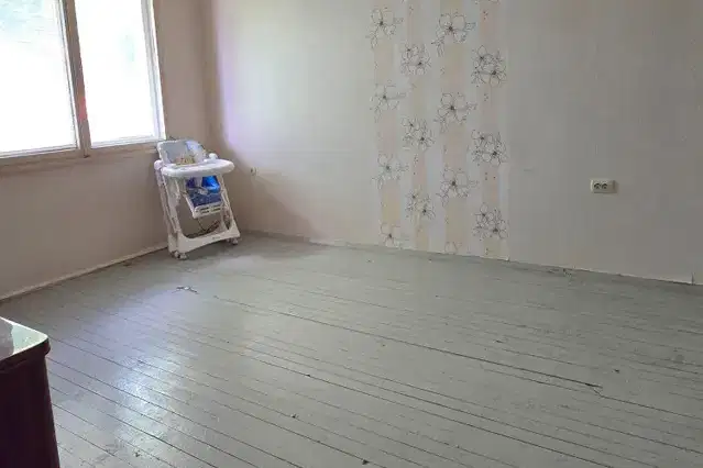4-bedroom apartment in Tyrgovishte, Centyr