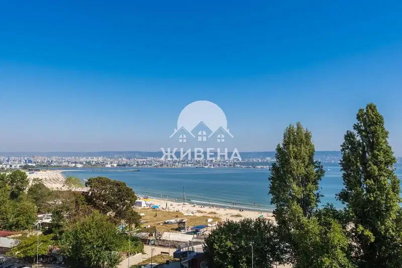 Двустаен апартамент с голяма тераса в Аспарухово, Варна