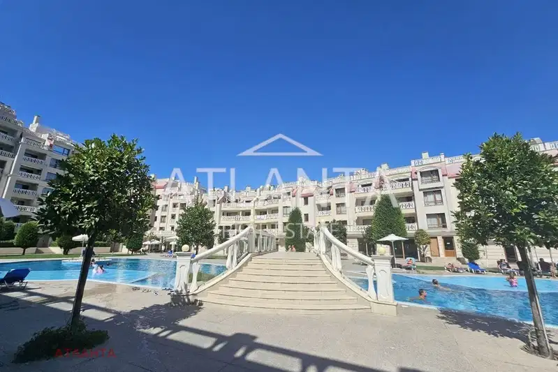 Three-room apartment with large terrace and sea view in Asparuhovo