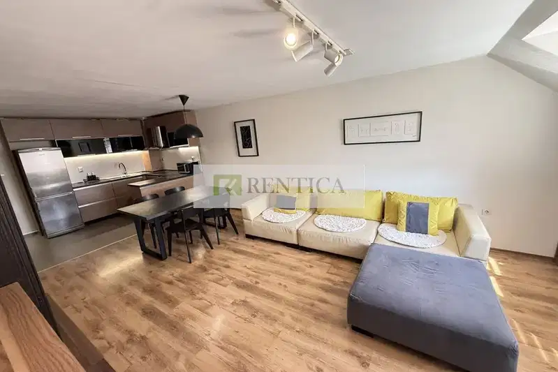 Three-room apartment with parking space in Bazar Levski, Varna