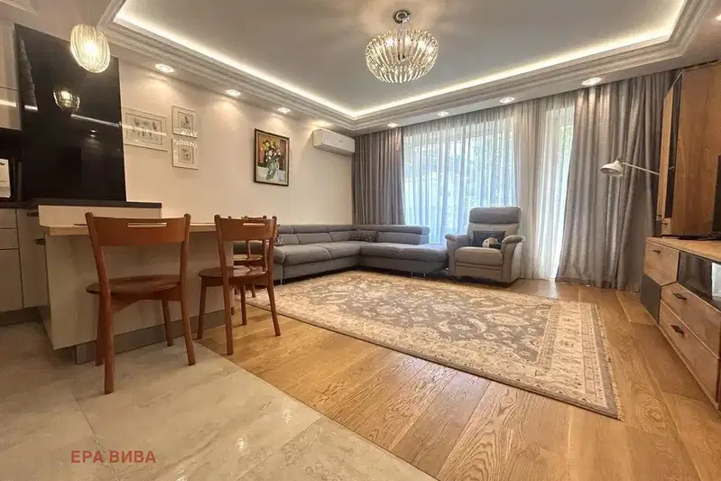 Тристаен апартамент с две тераси в Бриз, Варна