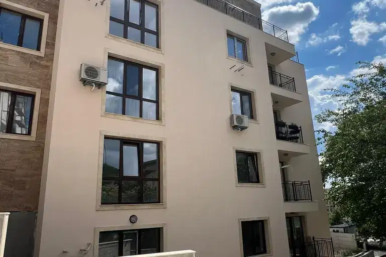 Three-room apartment in Briz, Varna with new-build