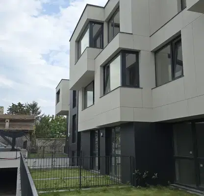 Снимка 4 — Тристаен апартамент с двор в Бриз, Варна