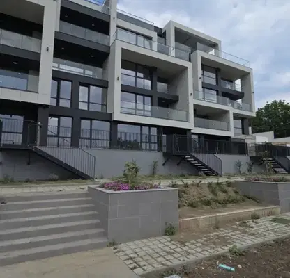 Снимка 5 — Тристаен апартамент с двор в Бриз, Варна