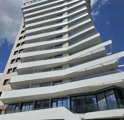 Снимка 3 — Тристаен апартамент с панорамна тераса в Бриз, Варна