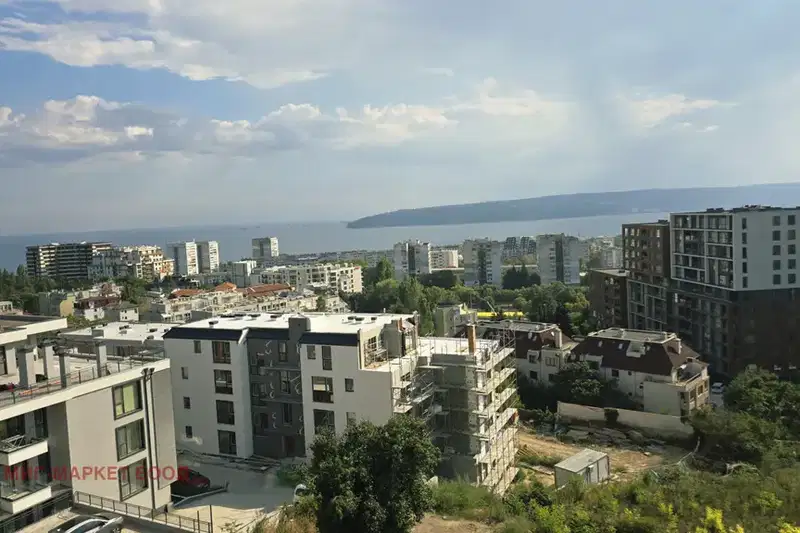 Spacious 4-room apartment with panoramic terrace in Briz, Varna