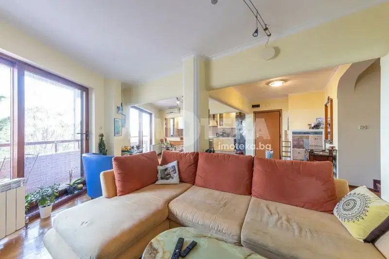 Spacious 4-room apartment in Briz, Varna with two terraces
