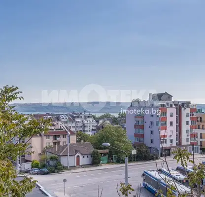 Photo 2 — Spacious 4-room apartment in Briz, Varna with two terraces