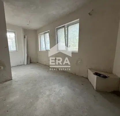Снимка 2 — Едностаен апартамент в Център, Варна с паркомясто