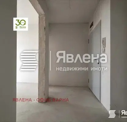 Снимка 4 — Двустаен апартамент с тераса в Център, Варна