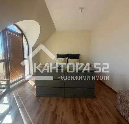 Снимка 3 — Просторен 2-стаен апартамент в Център Варна с тераса