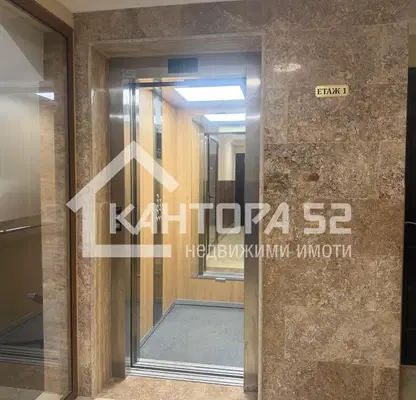 Снимка 5 — Просторен 2-стаен апартамент в Център Варна с тераса