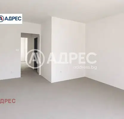 Снимка 4 — Двустаен апартамент в Център, Варна с тераса и асансьор