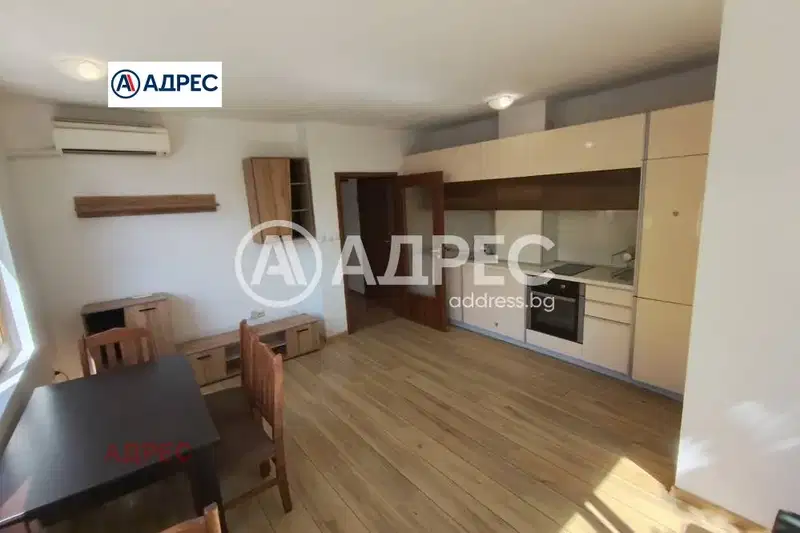 Двустаен апартамент в Център, Варна с тераса