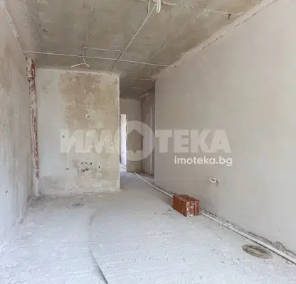 Снимка 2 — Двустаен апартамент в Център, Варна с два балкона