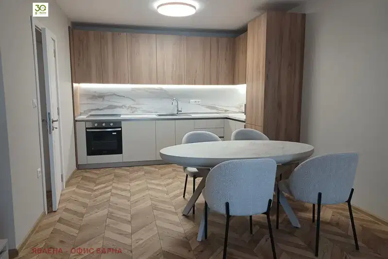 Three-room apartment in Center, Varna with balcony and parking space