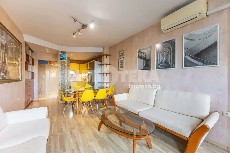 3-bedroom apartment in Varna, Centyr