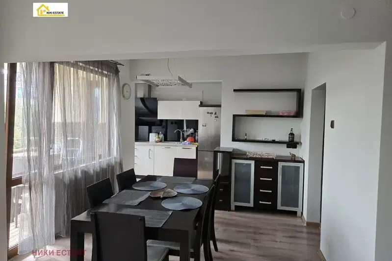Three-room apartment with parking space in Center, Varna
