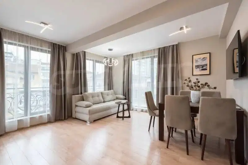 Three-room maisonette in the center of Varna with parking space