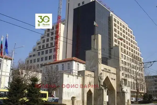 Тристаен апартамент с тераса в Чаталджа, Варна