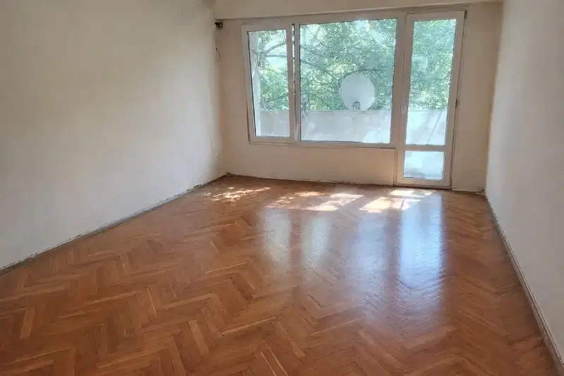 Three-room apartment in Tsveten kvartal, Varna with enclosed terraces
