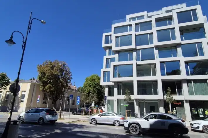 Two-room apartment with large terrace in Varna, Festival Complex