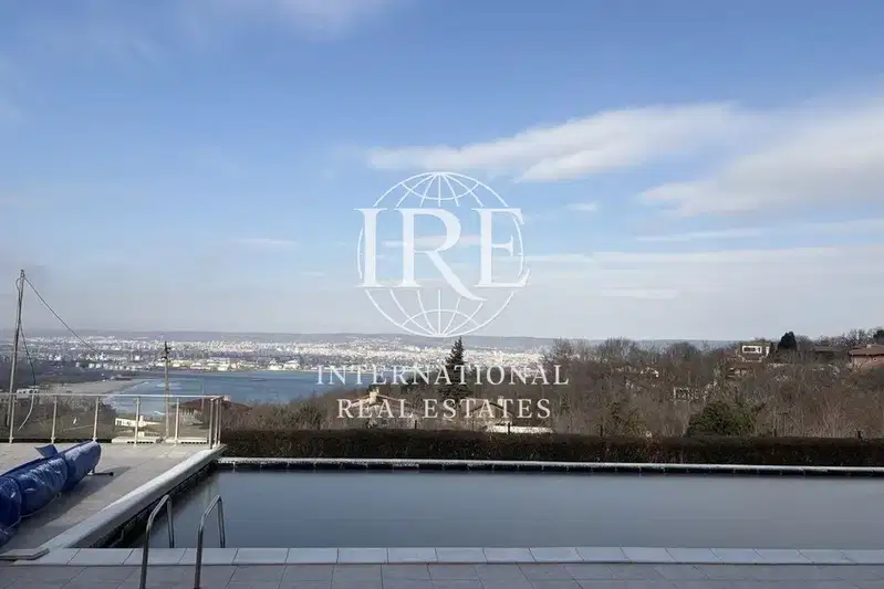 4-bedroom apartment in Varna, Galata