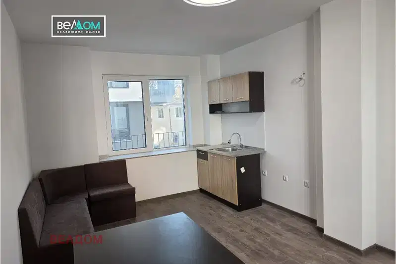 Двустаен апартамент с южно изложение в Гръцка махала, Варна