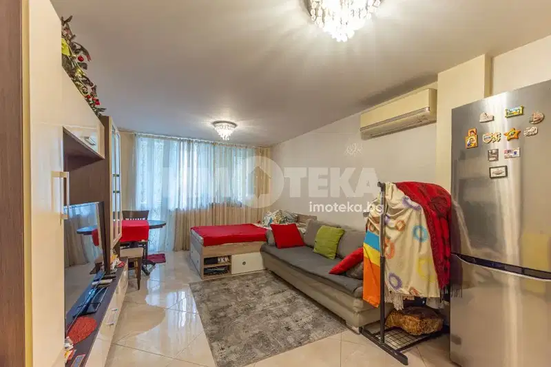 One-room apartment with terrace in ZhP Gara, Varna