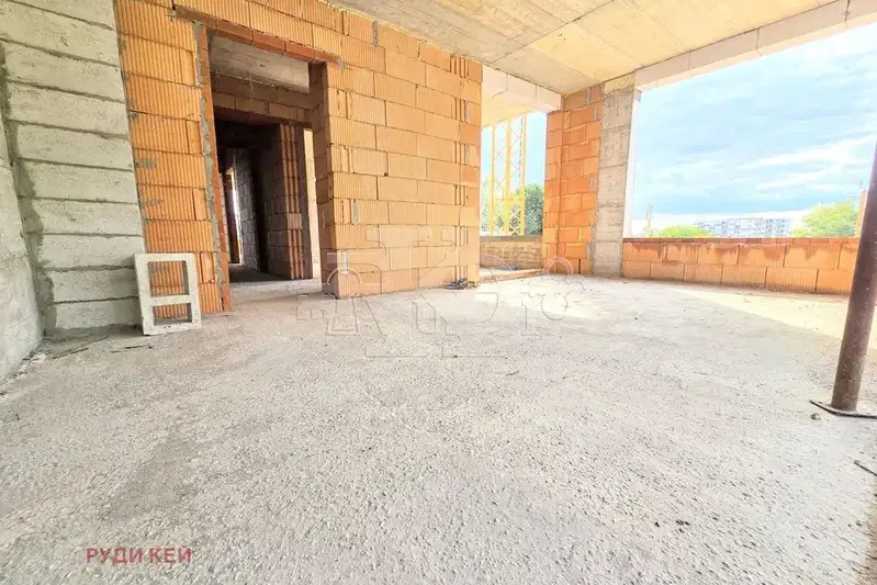 Двустаен апартамент в Кайсиева градина, Варна с балкон