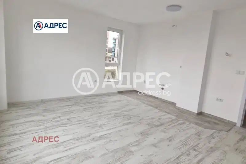 Тристаен апартамент с югозападно изложение в Кайсиева градина, Варна