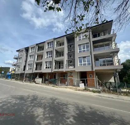 Снимка 2 — Четиристаен апартамент 102 кв.м в Кайсиева градина, Варна