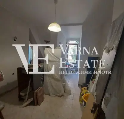 Снимка 5 — Двустаен апартамент на трети етаж в Колхозен пазар, Варна