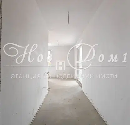 Снимка 2 — Тристаен апартамент с тераса в Колхозен пазар, Варна