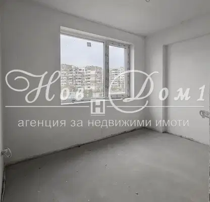 Снимка 5 — Тристаен апартамент с тераса в Колхозен пазар, Варна