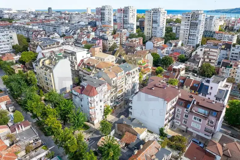 Three-room apartment with panoramic terrace in Kolhozen pazar, Varna
