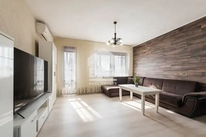 Large 4-room apartment in Kolhozen pazar, Varna with terraces