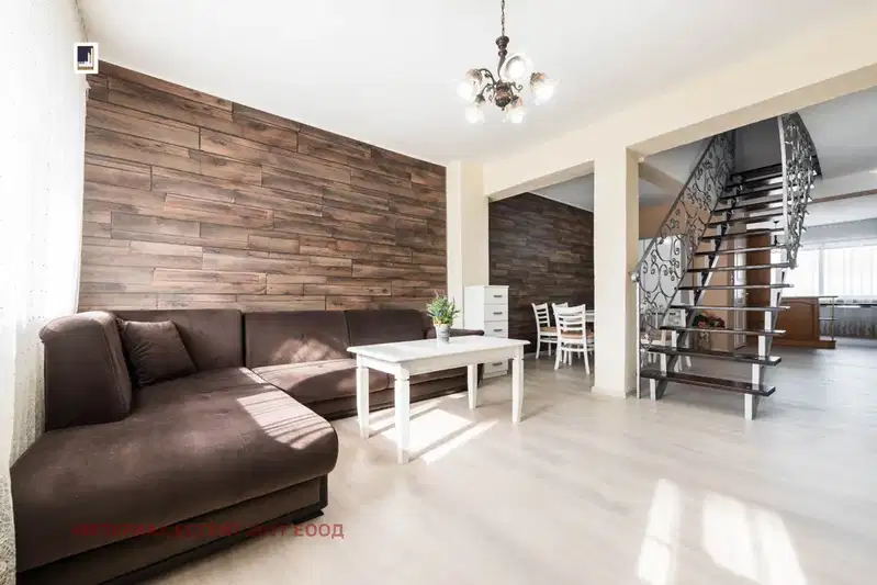 Large maisonette with 4 bedrooms in Kolhozen pazar, Varna