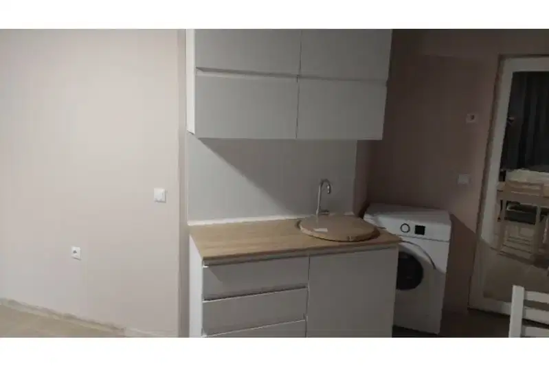 One-room apartment with separate entrance in Kolhozen pazar, Varna