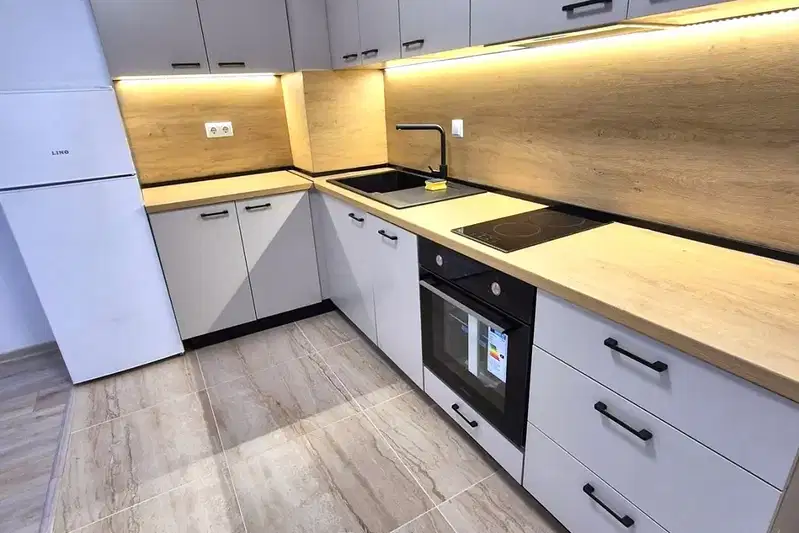 Two-room apartment with large terrace in Kolhozen pazar, Varna