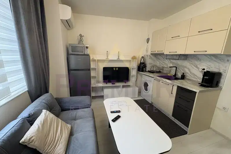 Two-room apartment in Kolhozen pazar, Varna with terrace
